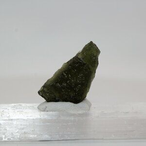 RARE 12.5 Ct Real Green Tektite MOLDAVITE - NATURAL GEM TEXTURE Czech Republic